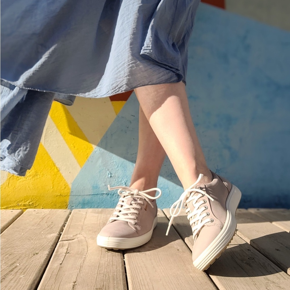ECCO Soft 7 Nubuck Sneaker Gray Rose Leather Lace-Up Comfort Minimalist